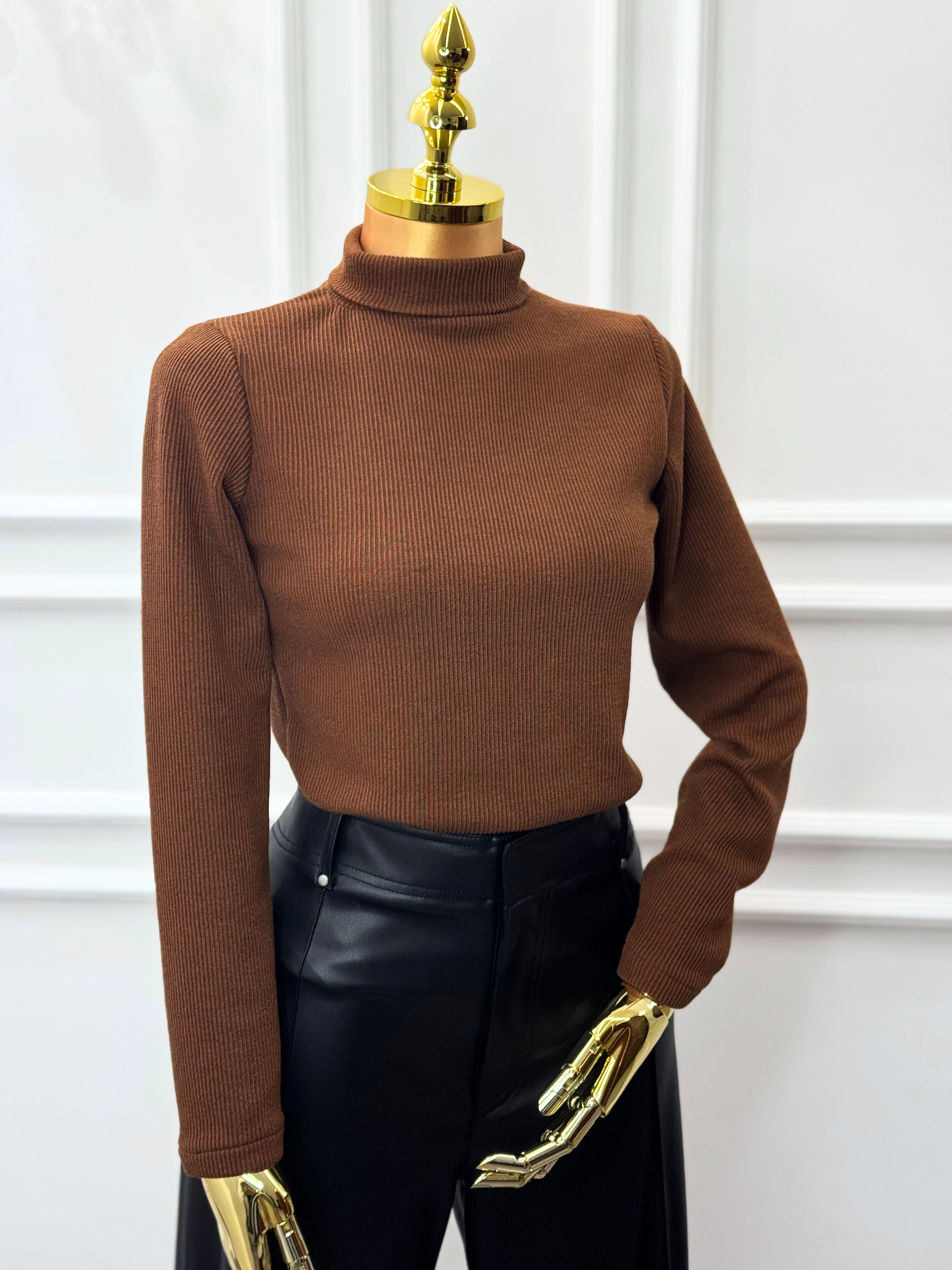 Ribbed Mock-Neck Long-Sleeve Body Shirt – Cocoa