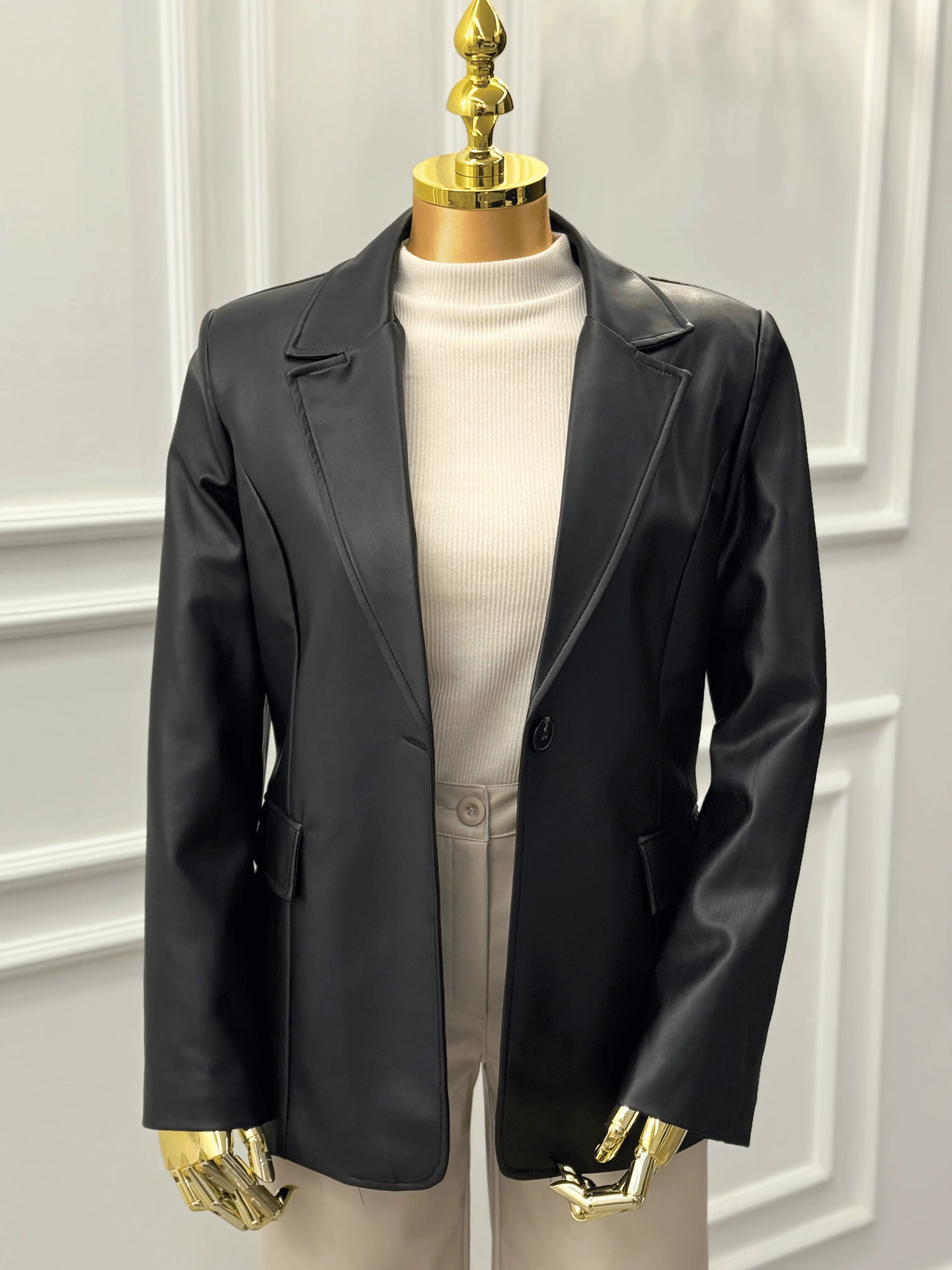 Classic Black Leather Jacket Kaleen