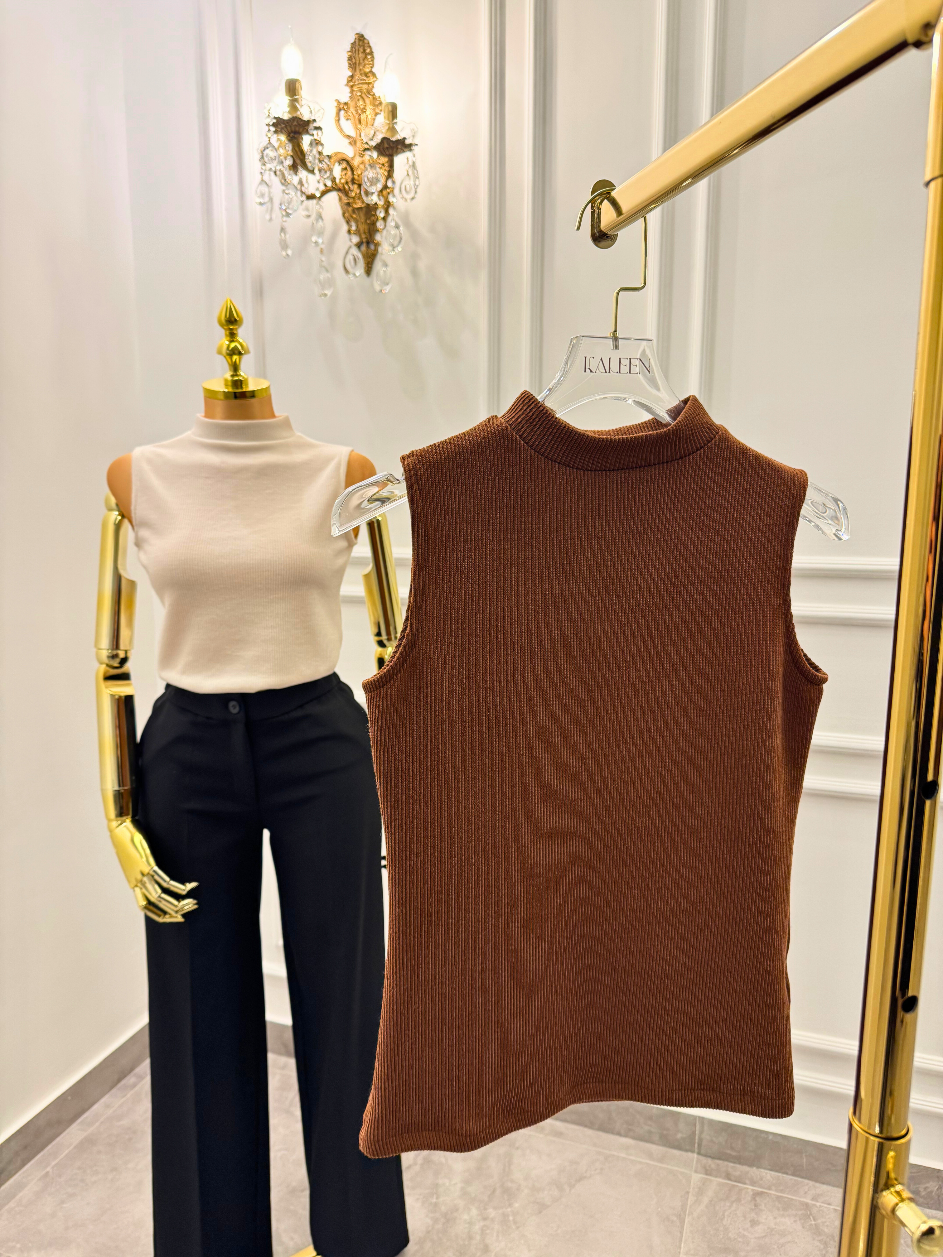 Basic Ribbed Body Shirt – Mock Neck – Brown