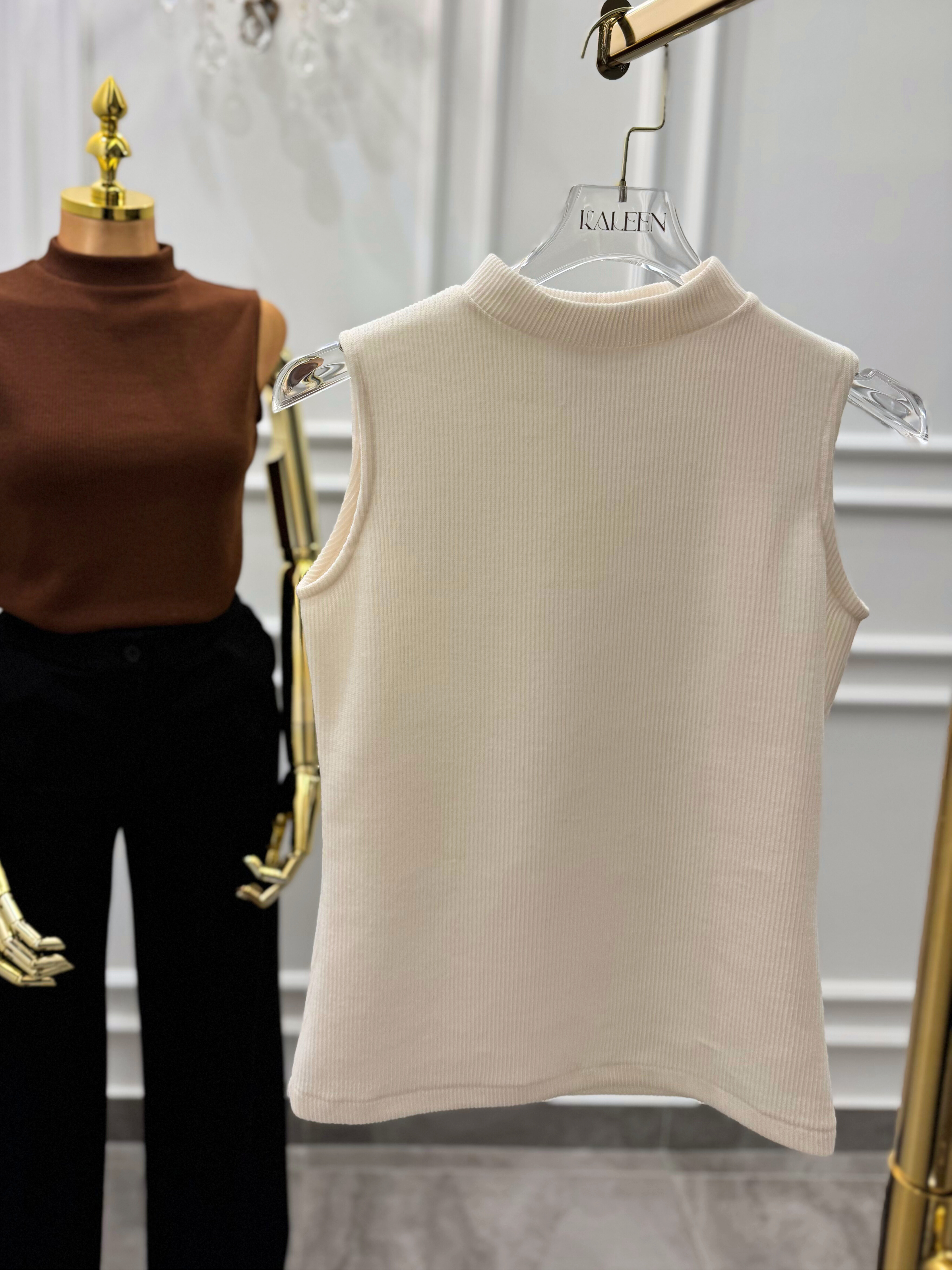 Basic Ribbed Body Shirt – Mock Neck – Cream