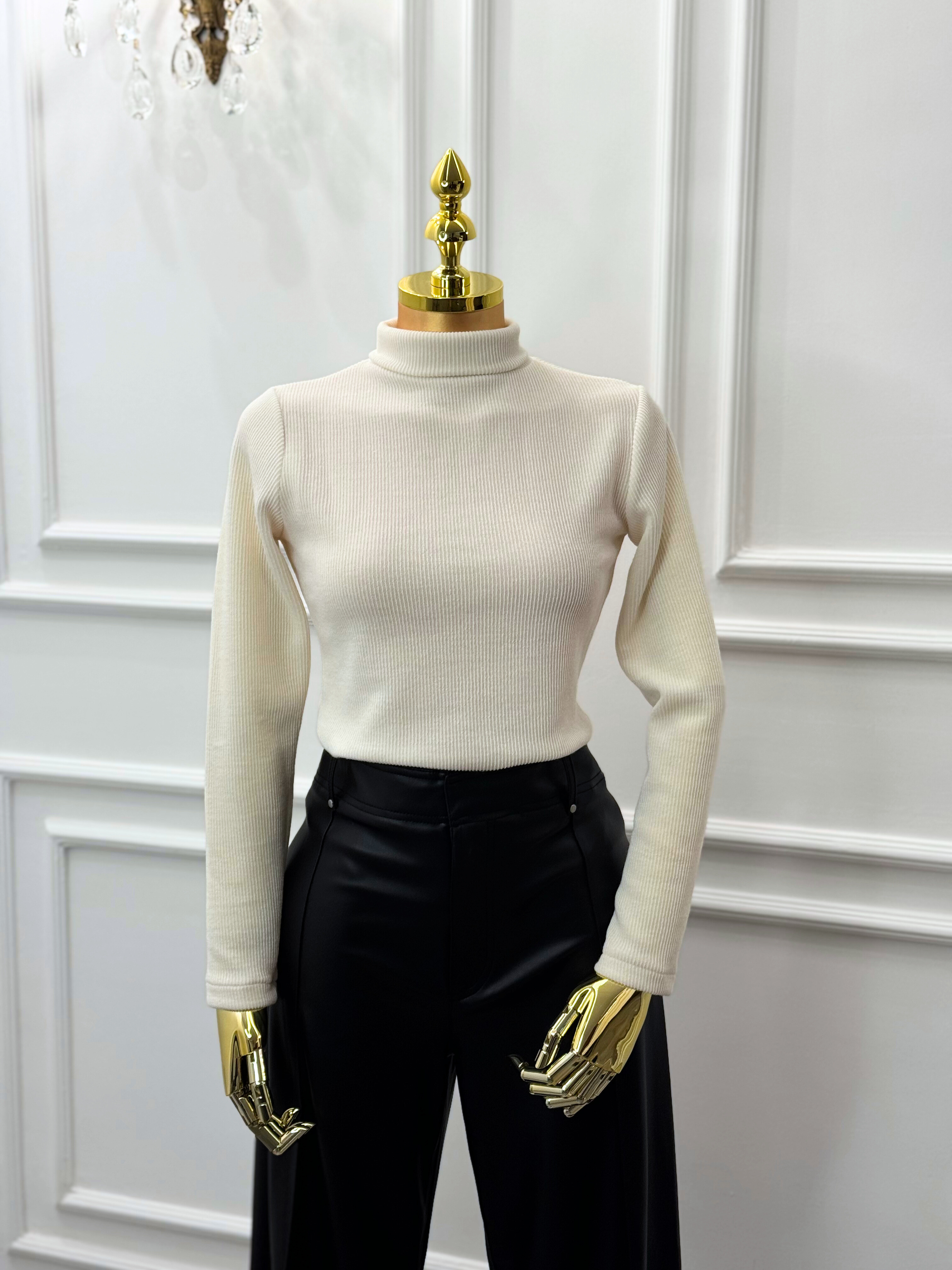 Ribbed Mock-Neck Long-Sleeve Body Shirt – Cream