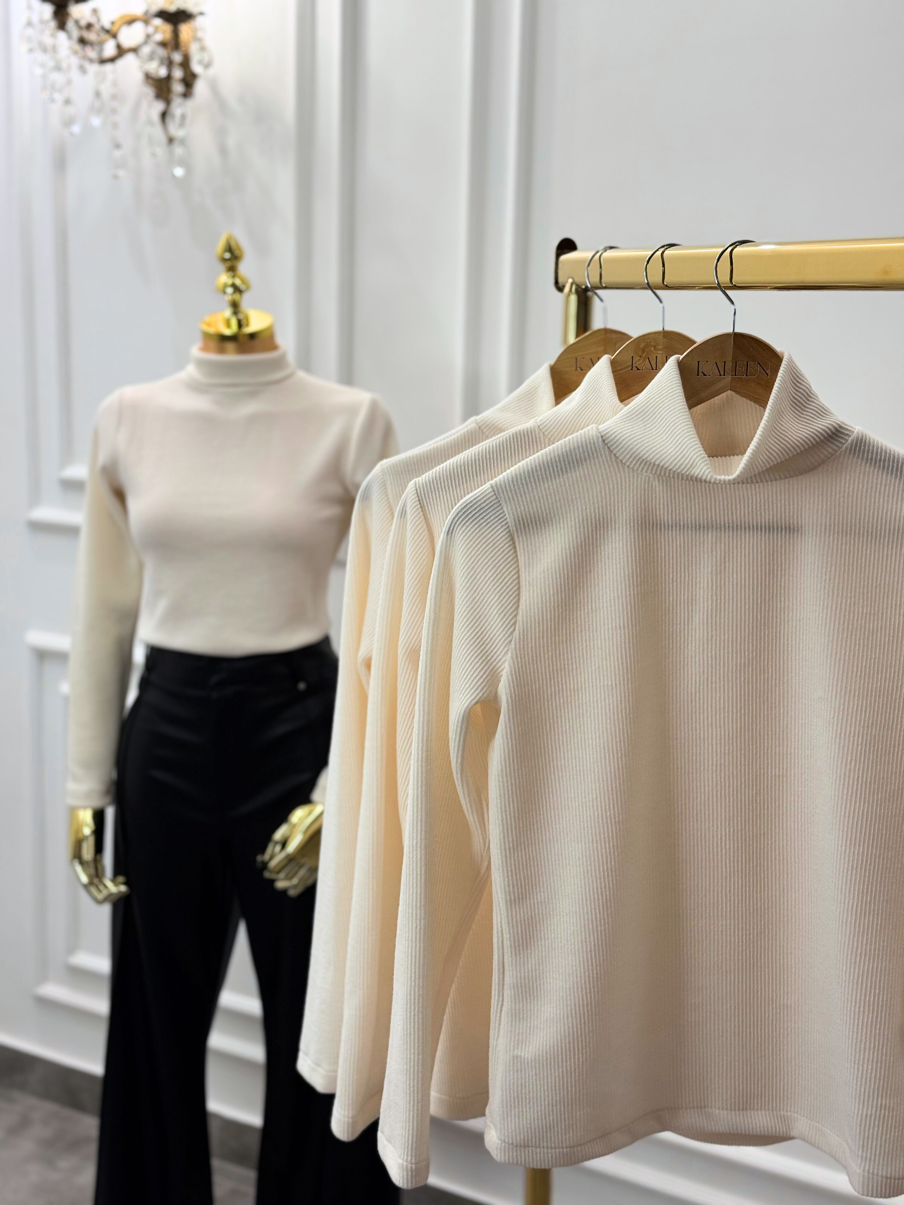 Ribbed Mock-Neck Long-Sleeve Body Shirt – Cream