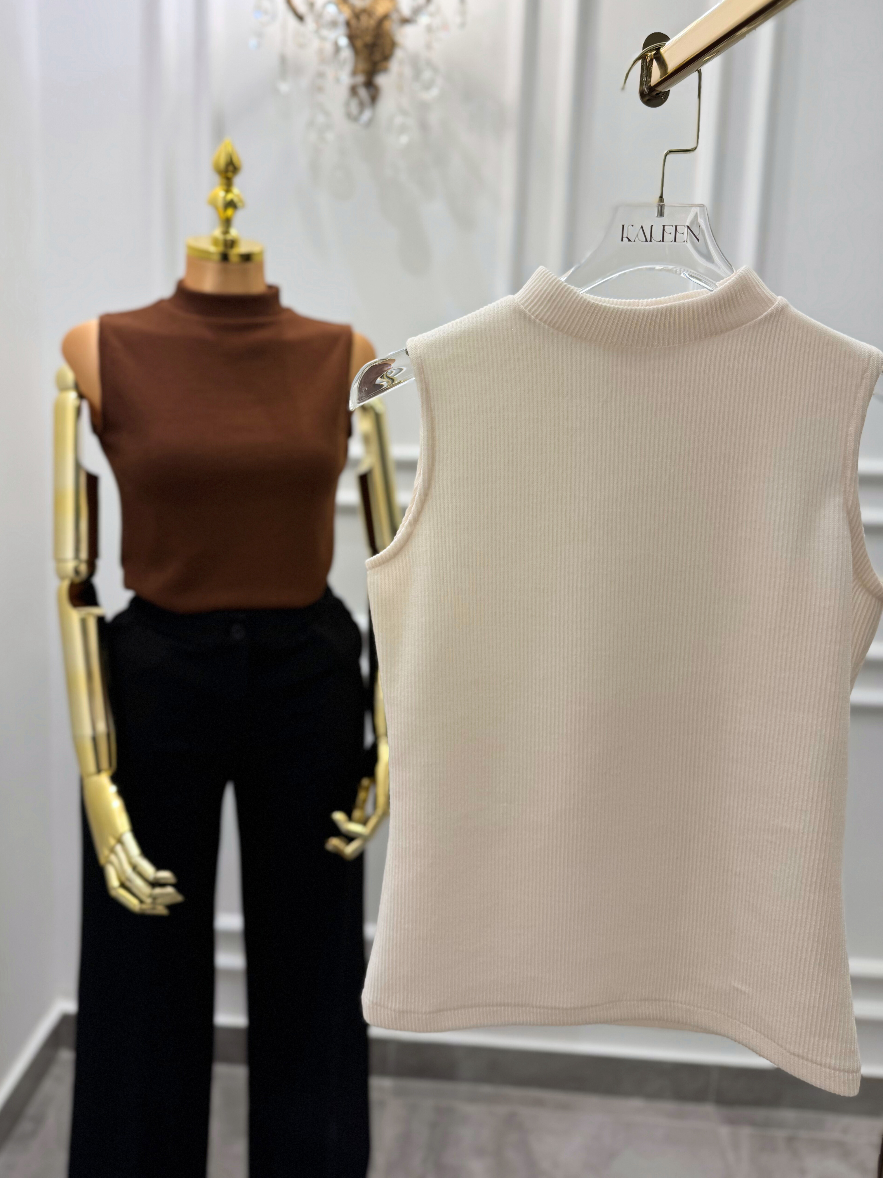 Basic Ribbed Body Shirt – Mock Neck – Cream