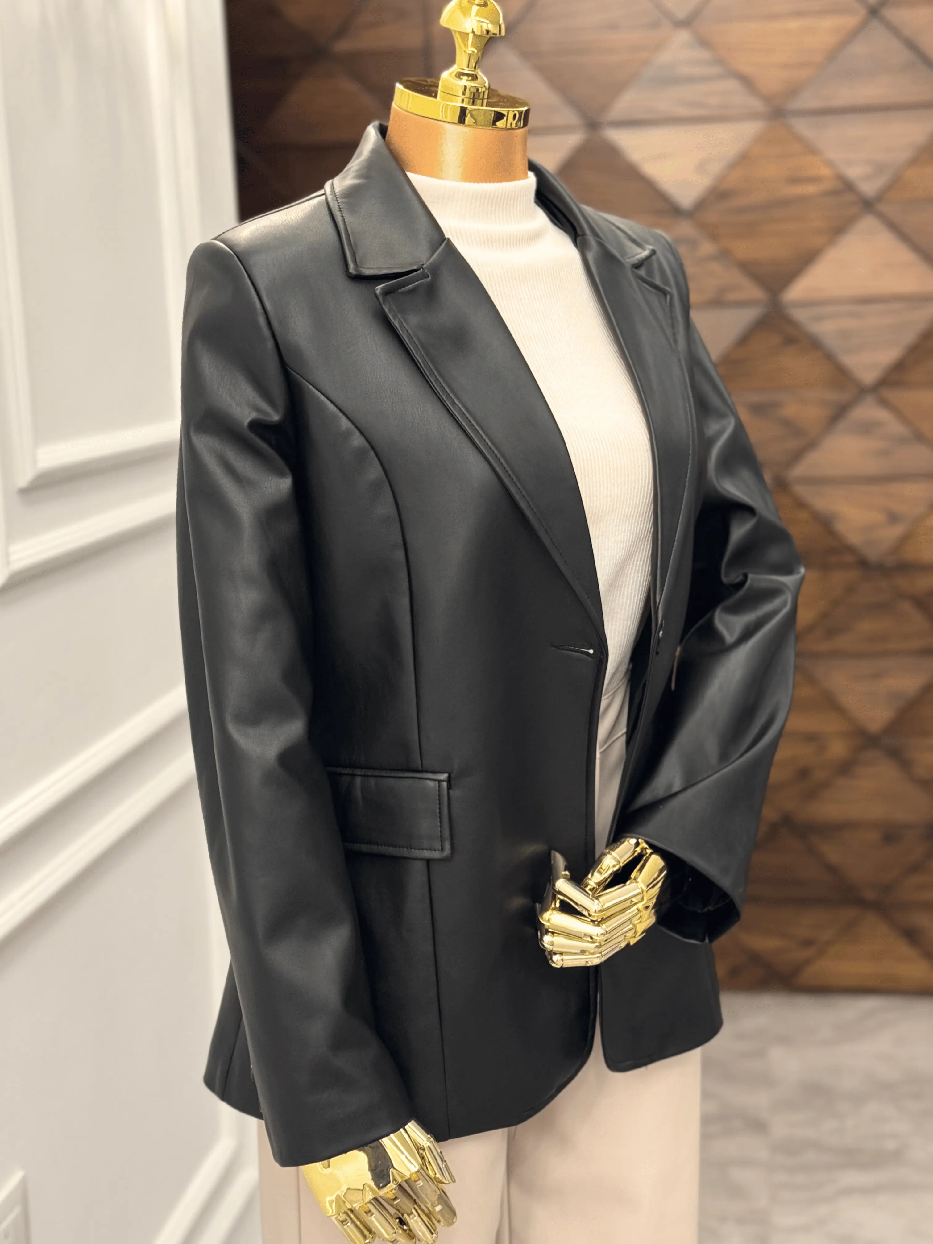 Classic Black Leather Jacket Kaleen