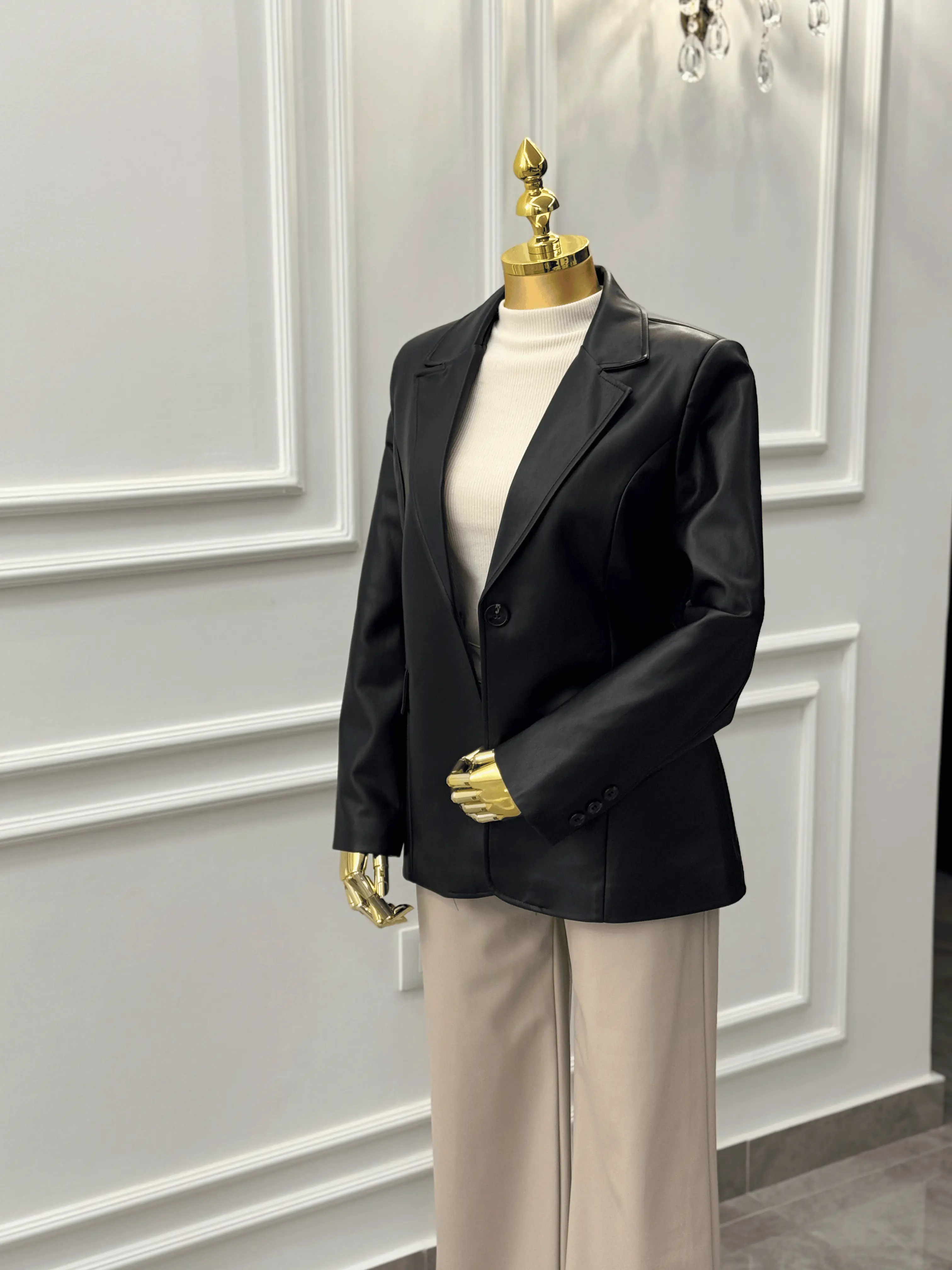 Classic Black Leather Jacket Kaleen