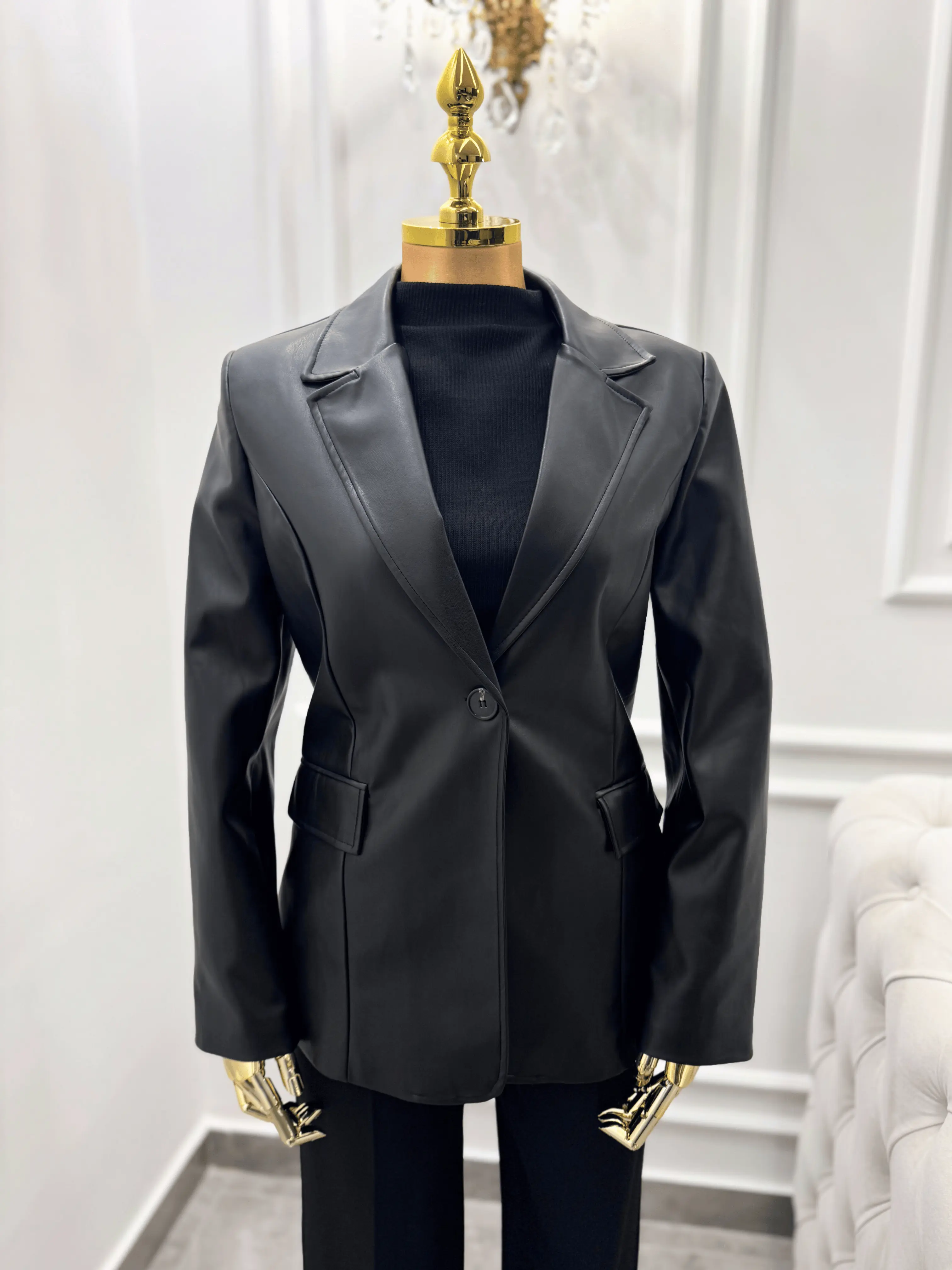 Classic Black Leather Jacket Kaleen