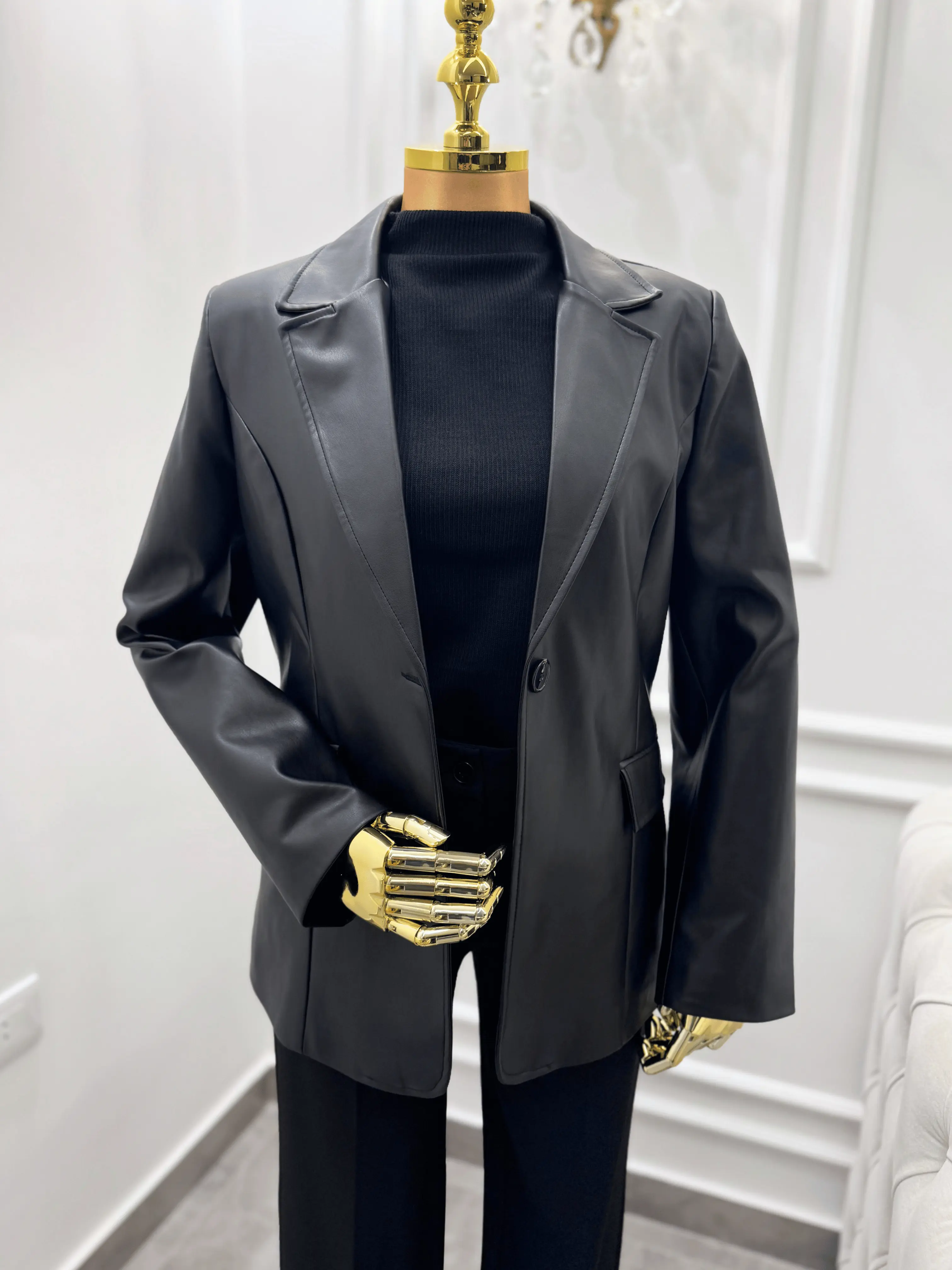 Classic Black Leather Jacket Kaleen